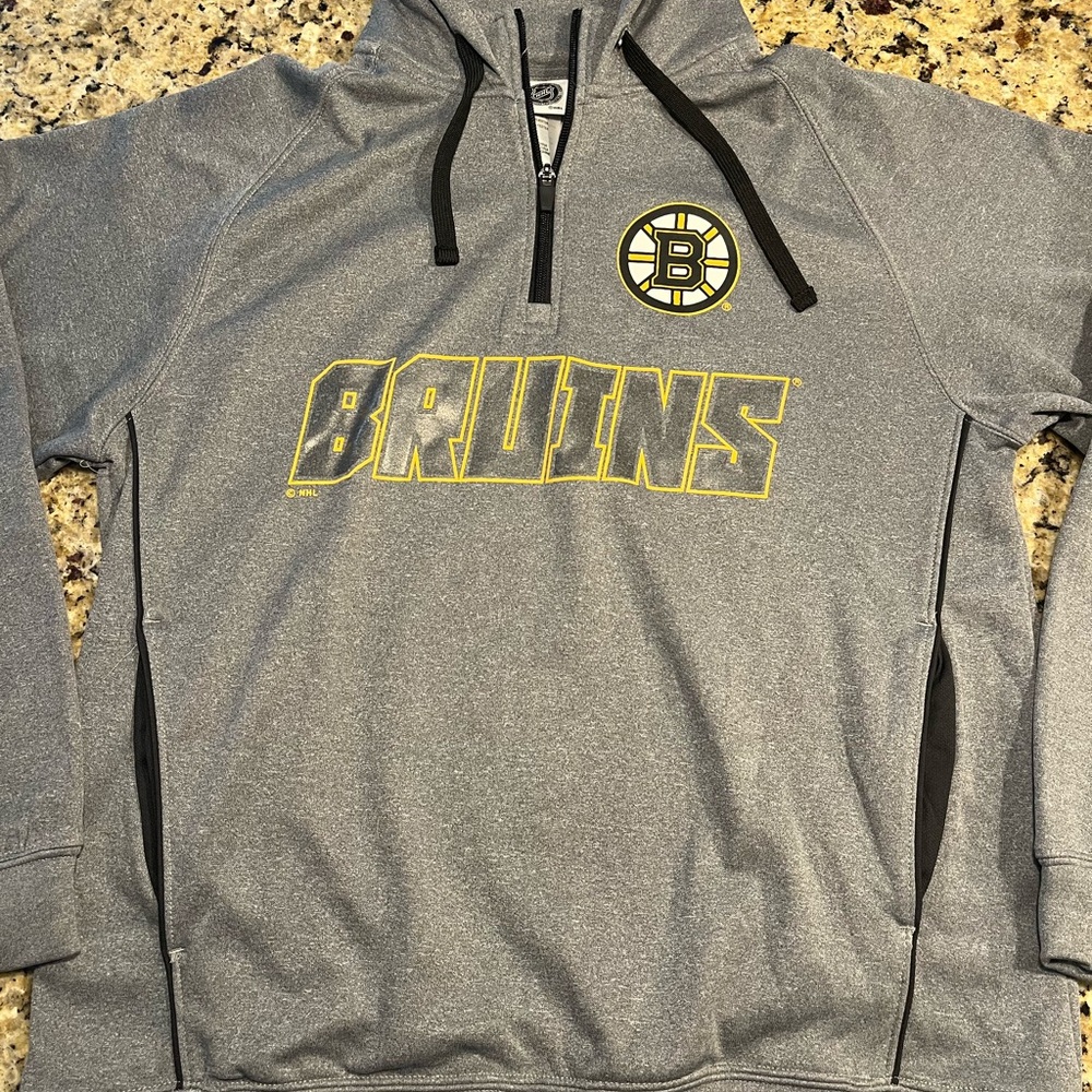 Men’s medium dry fit Boston Bruins 1/4 zip hoody